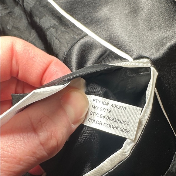 Express 2 Piece Velvet Black Slim Fit Tuxedo - 48L - Picture 9 of 16